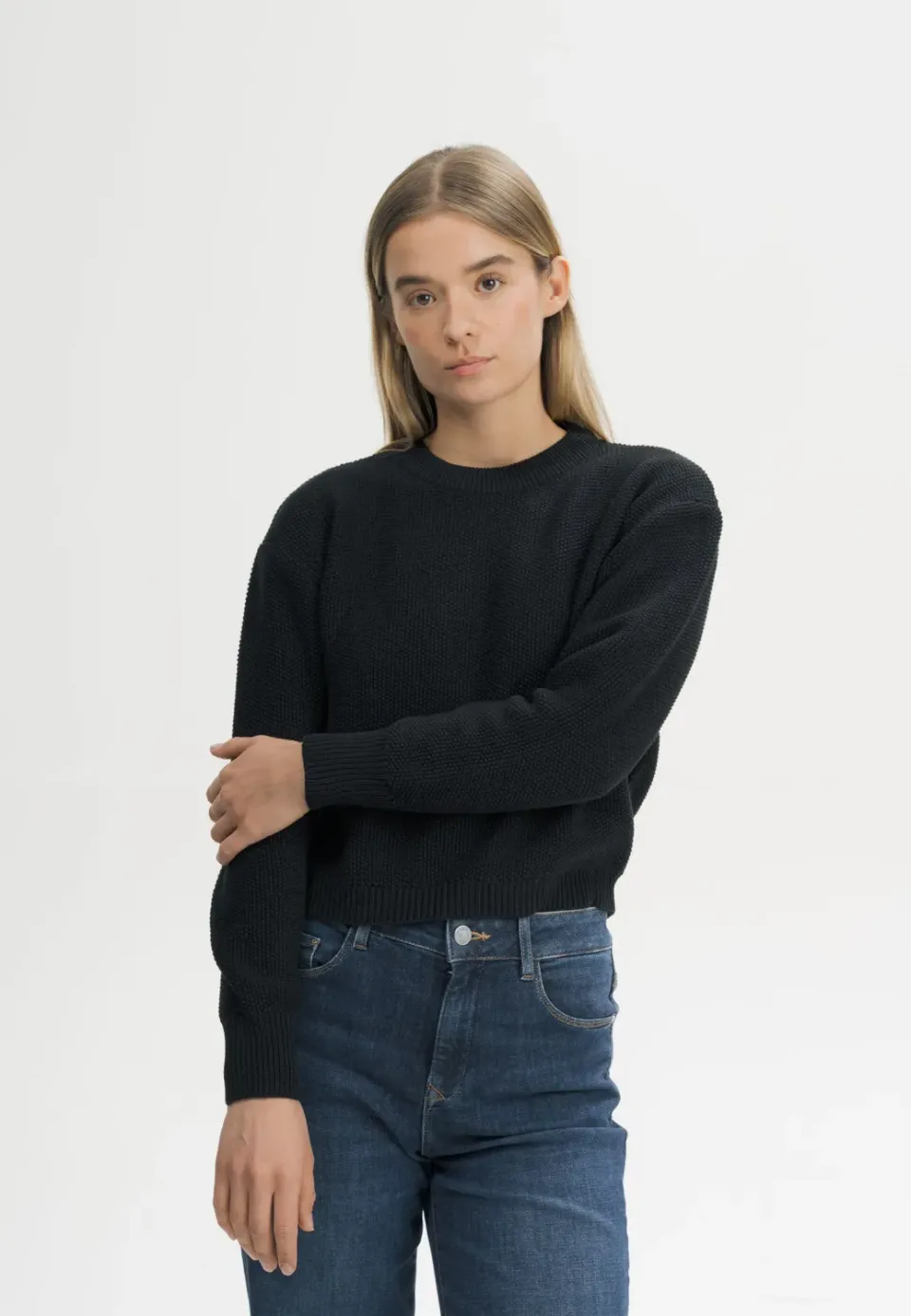 MELA SURIYA Strickpullover schwarz aus Bio-Baumwolle