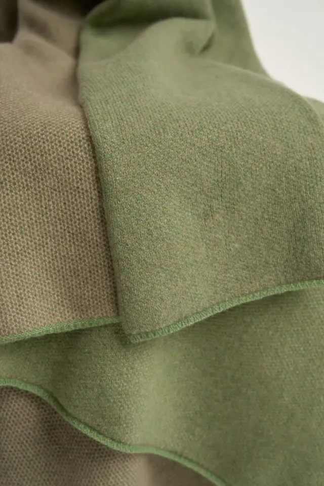 Oyuna Mandu Decke Strick Verde Taupe zweifarbig