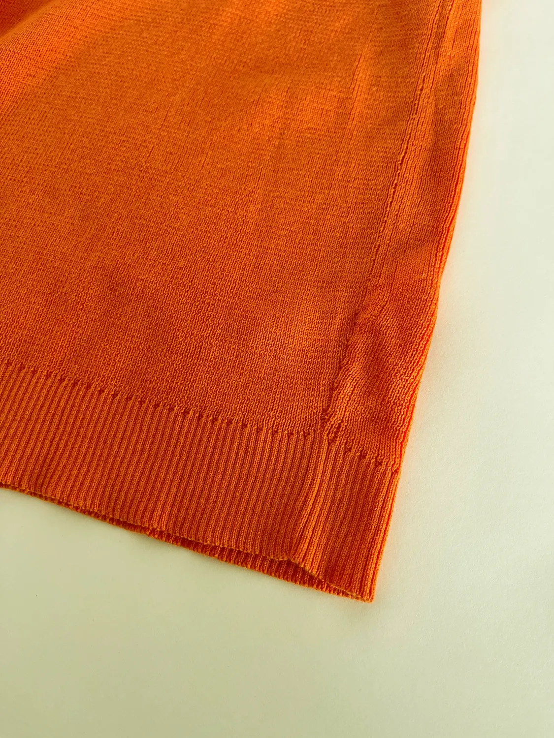 Komodo Sander Top Orange Baumwolle Tencel V-Ausschnitt
