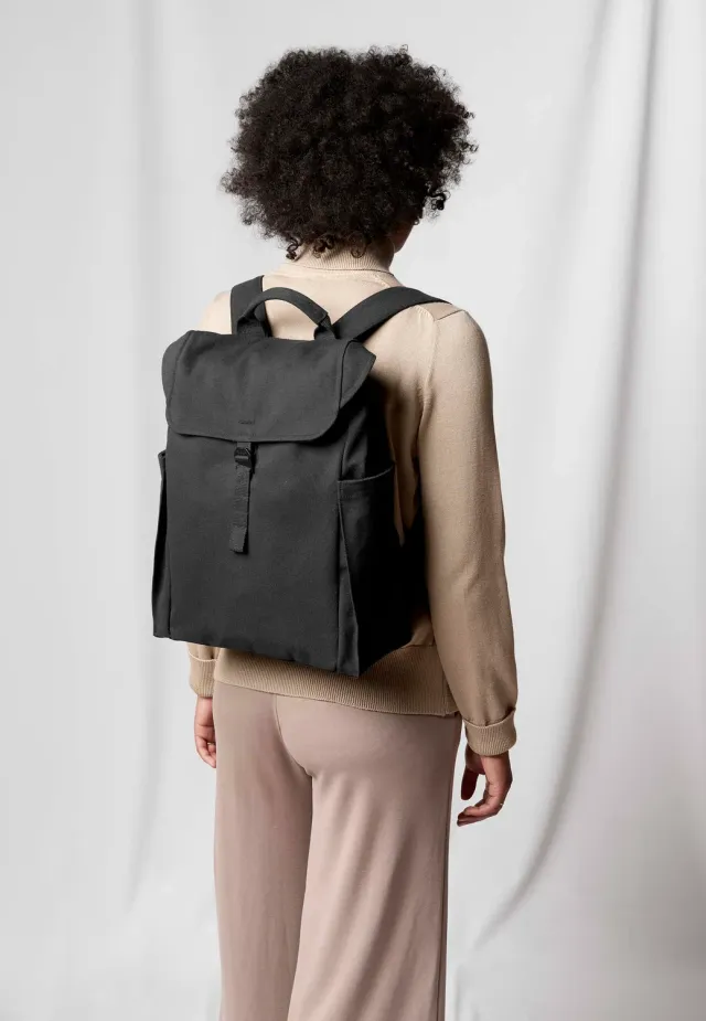MELA x dariadeh Rucksack schwarz aus Canvas Bio