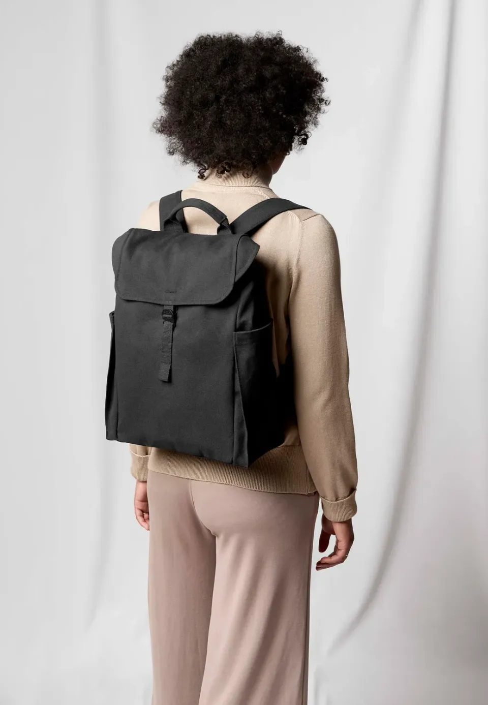 MELA x dariadeh Rucksack schwarz aus Canvas Bio