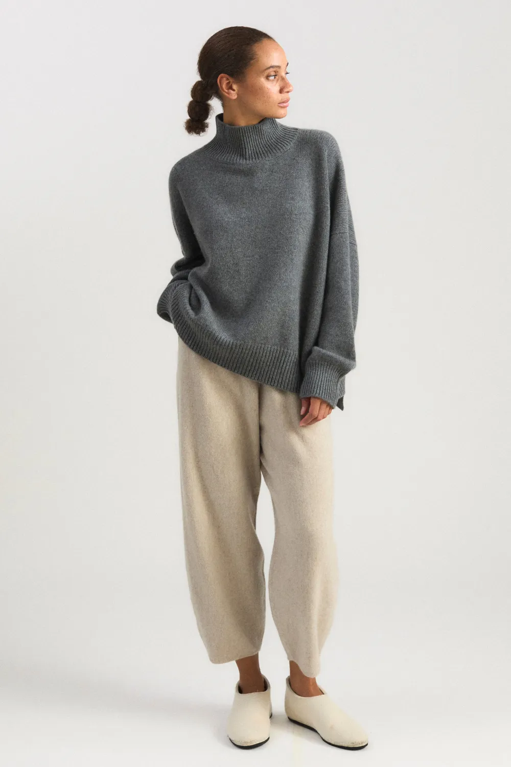 Oyuna Kaila Pullover Slate grau Rollkragen grob