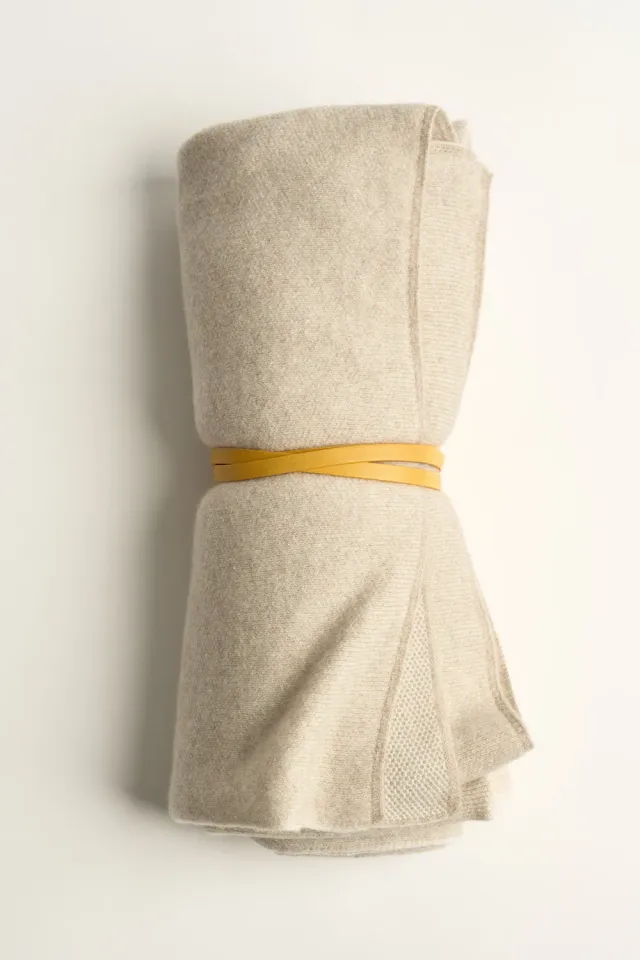 Oyuna Mandu Travel Throw Decke Feather Ivory