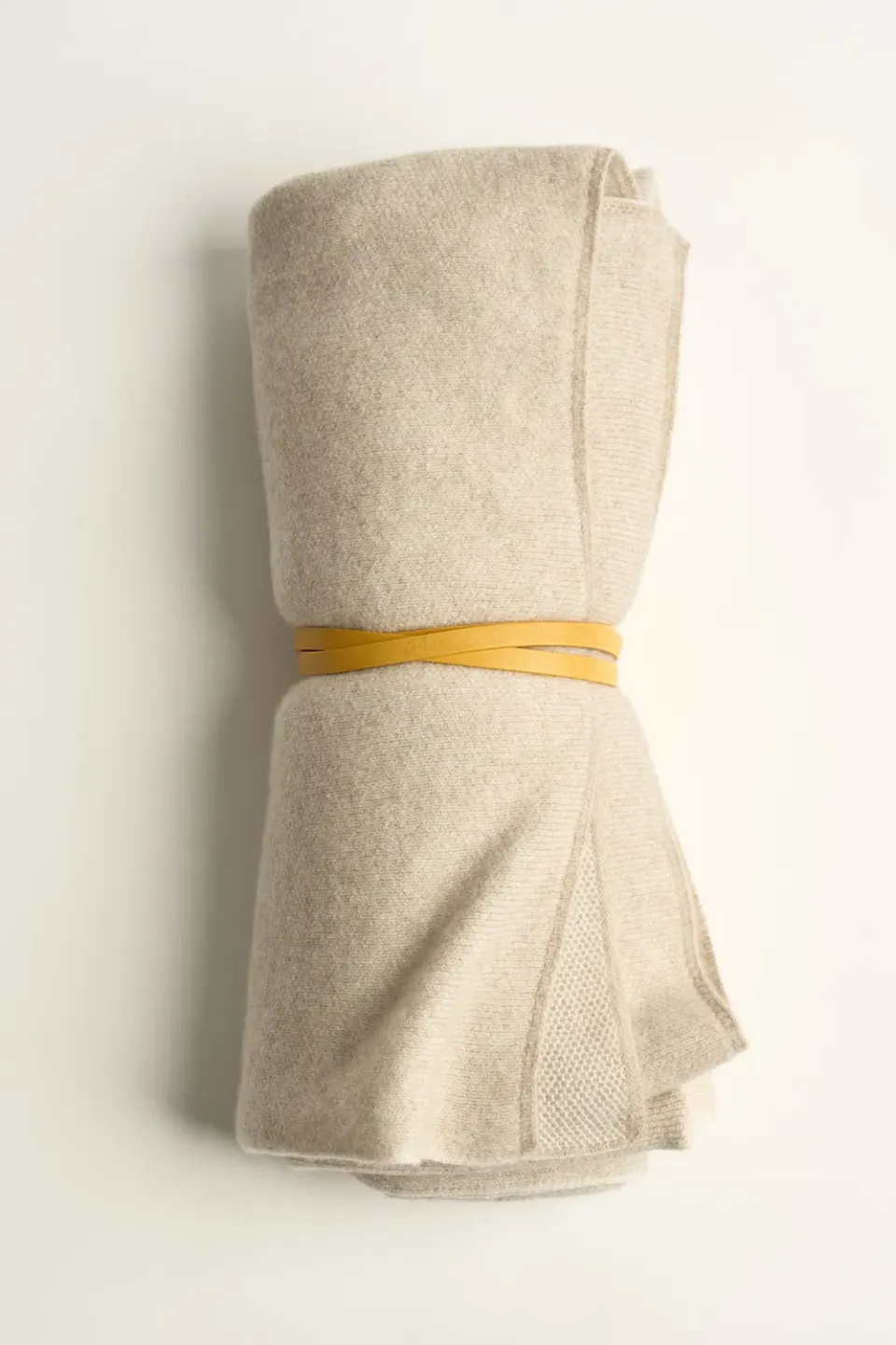 Oyuna Mandu Travel Throw Decke Feather Ivory
