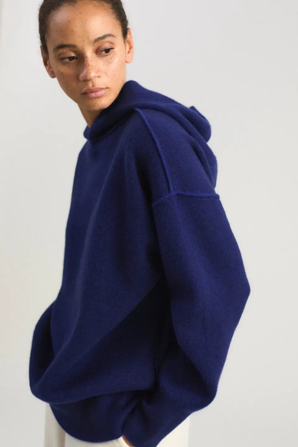 Oyuna Seku Hoodie Ink Ocean Cashmere wendbar