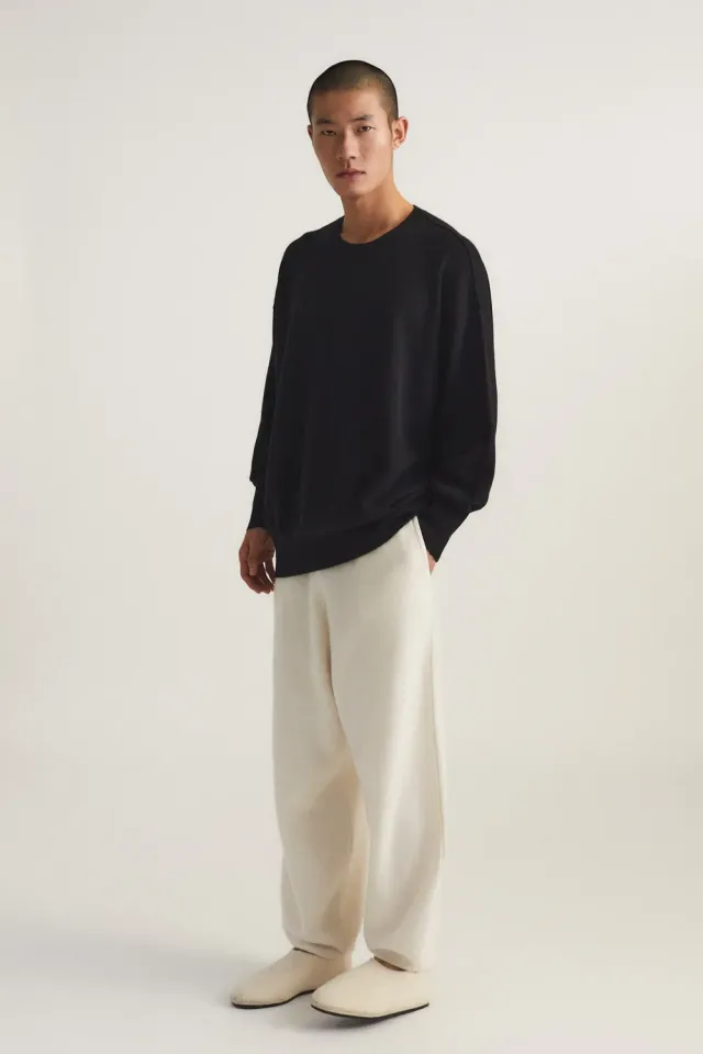 Oyuna Nomad Hose Ivory relaxed aus Strick