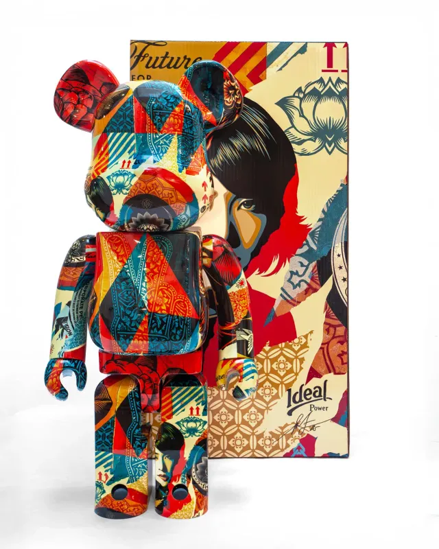 Obey Collage Bearbrick 1000% Vinylfigur signierte Box