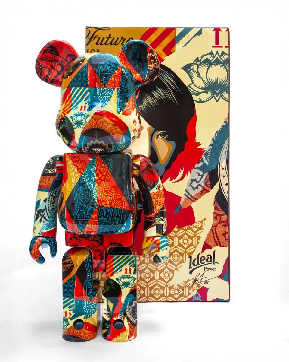 Obey Collage Bearbrick 1000% Vinylfigur signierte Box