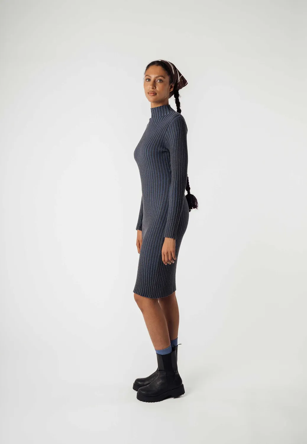 MELA SHIVANI Rippstrickkleid dunkelbraun Bio-Baumwolle