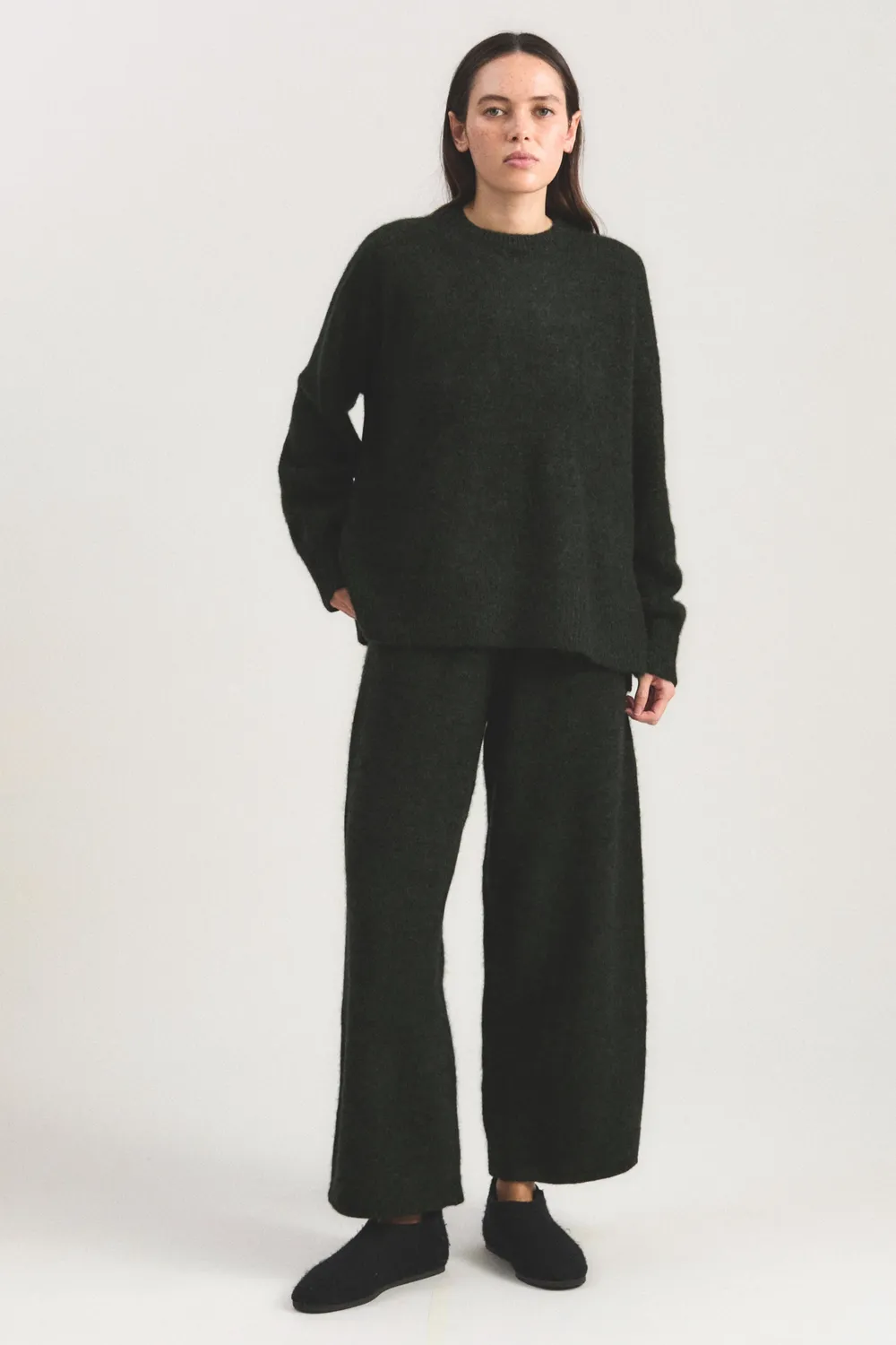 Oyuna Mori Pullover Pine Jet kurz geschnitten