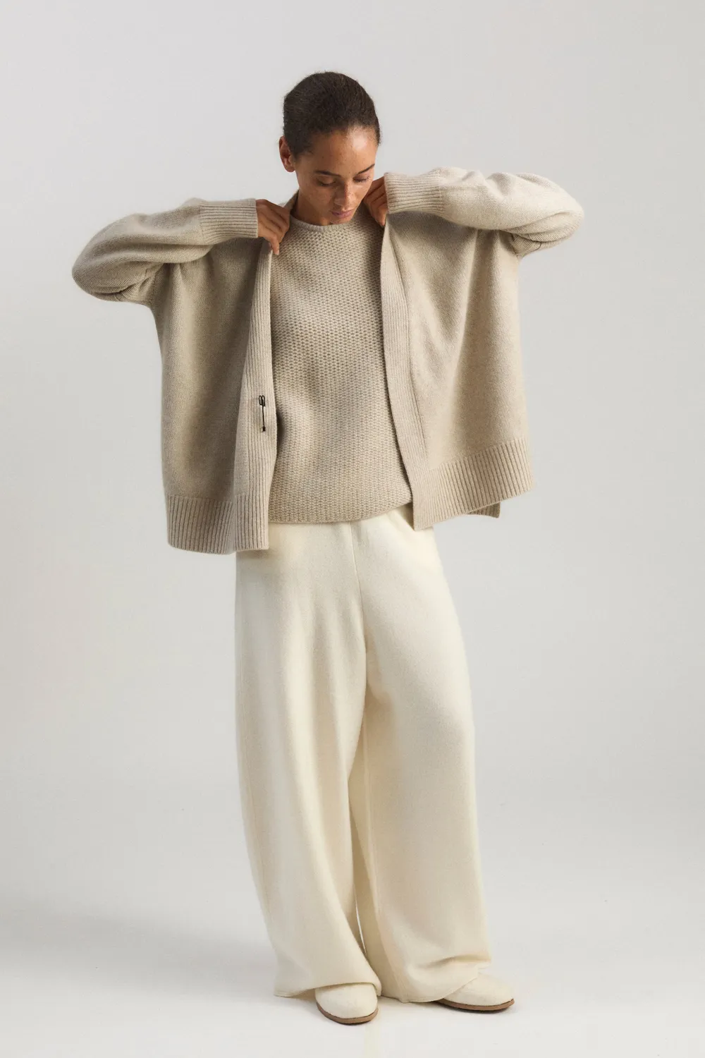 Oyuna Aire Cardigan Feather Grobstrick