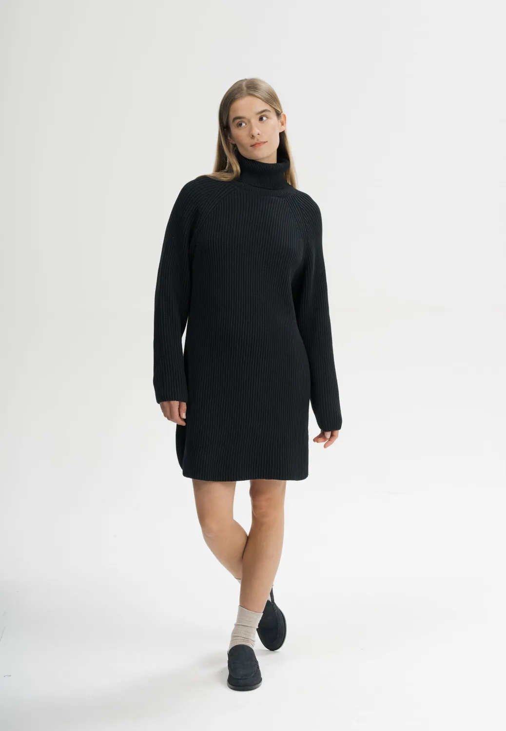 MELA ARUNIKA Strickkleid schwarz aus Bio-Baumwolle