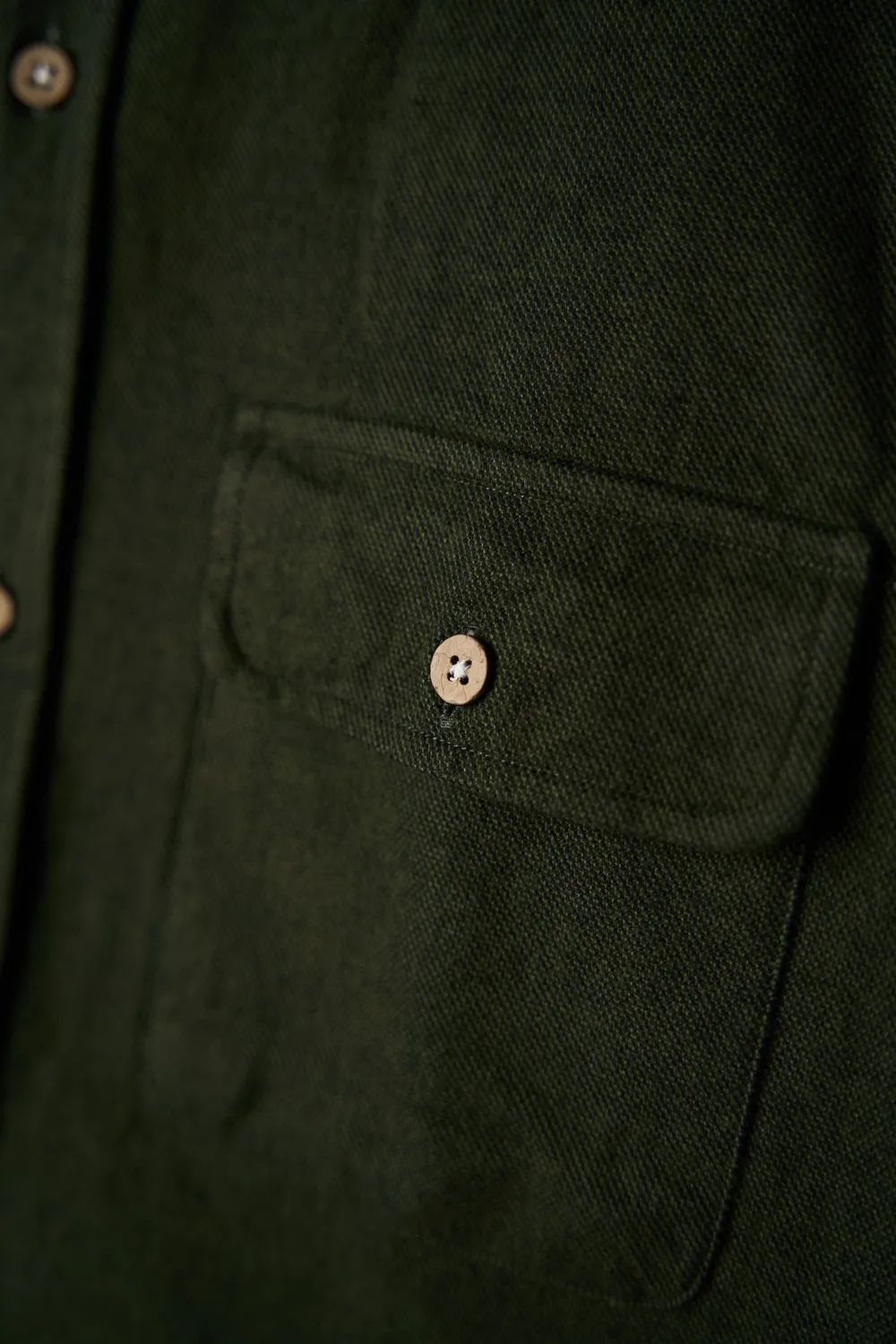 LAKOR Moss Shirt Hemd Rifle Green aus Bio-Baumwolle