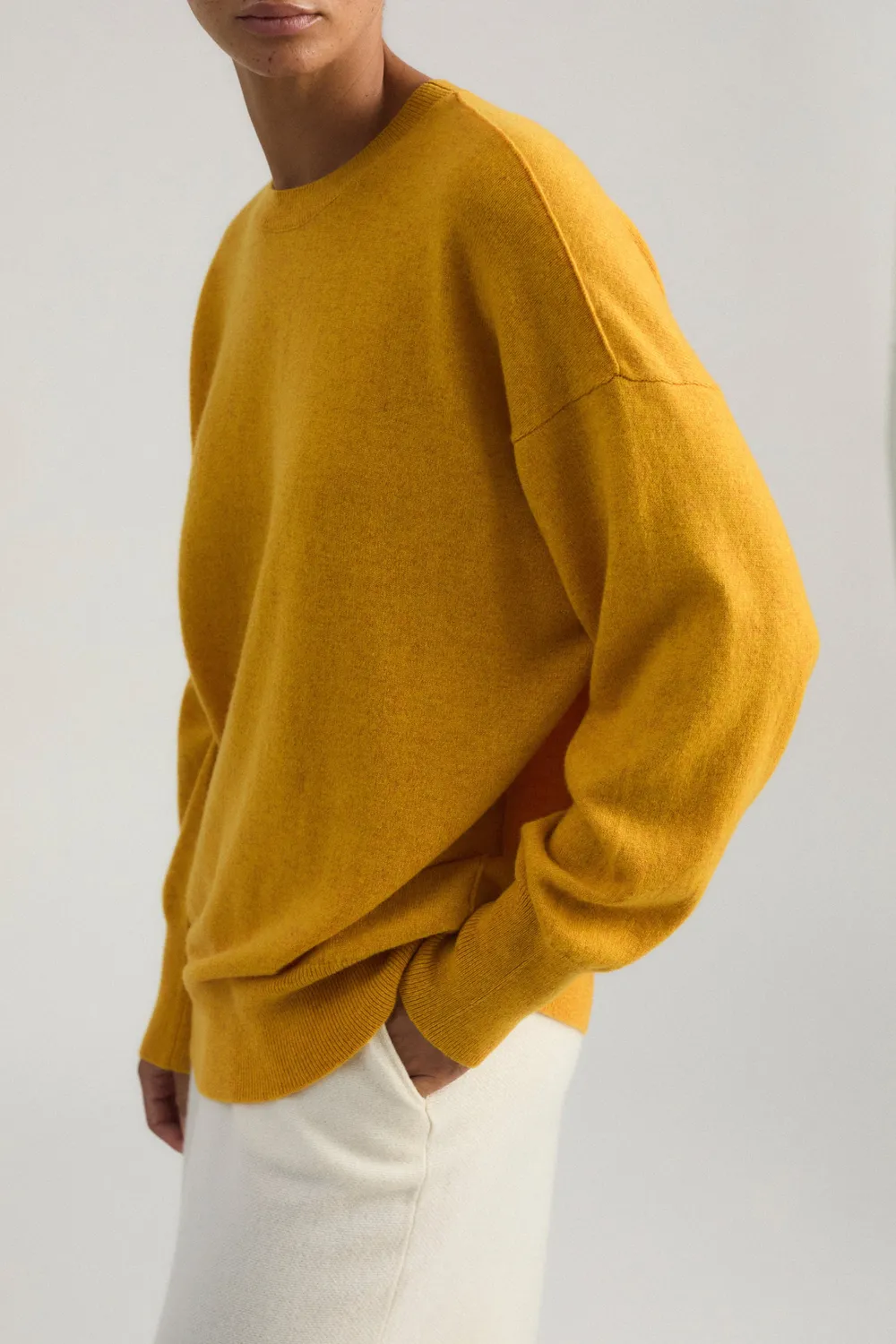 Oyuna Borte Pullover Amber orange aus Cashmere oversize
