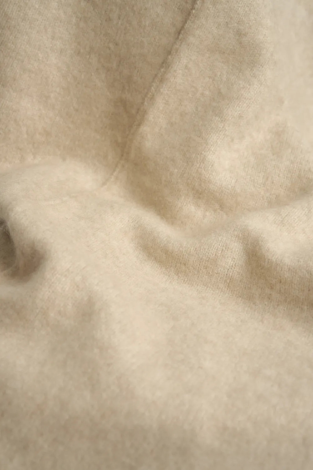 Oyuna Silence Throw Beige gestrickte Wohndecke
