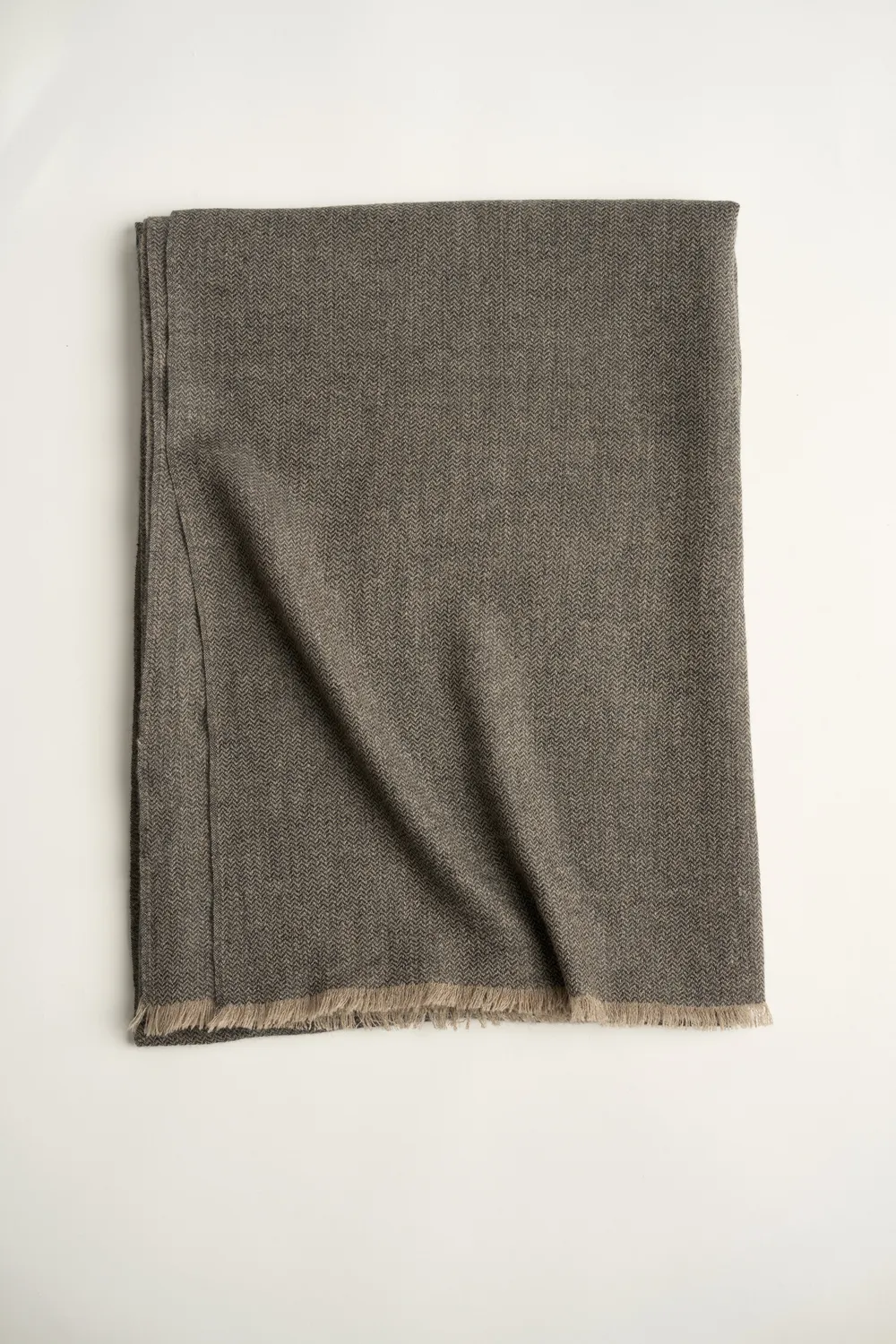 Oyuna Saan Decke Charcoal Taupe Fischgrät