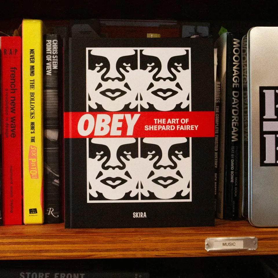 Obey The Art of Shepard Fairey Buch Hardcover signiert