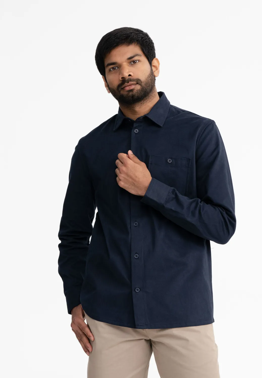 MELA ASHUTOSH Twill Hemd schwarz aus Bio-Baumwolle