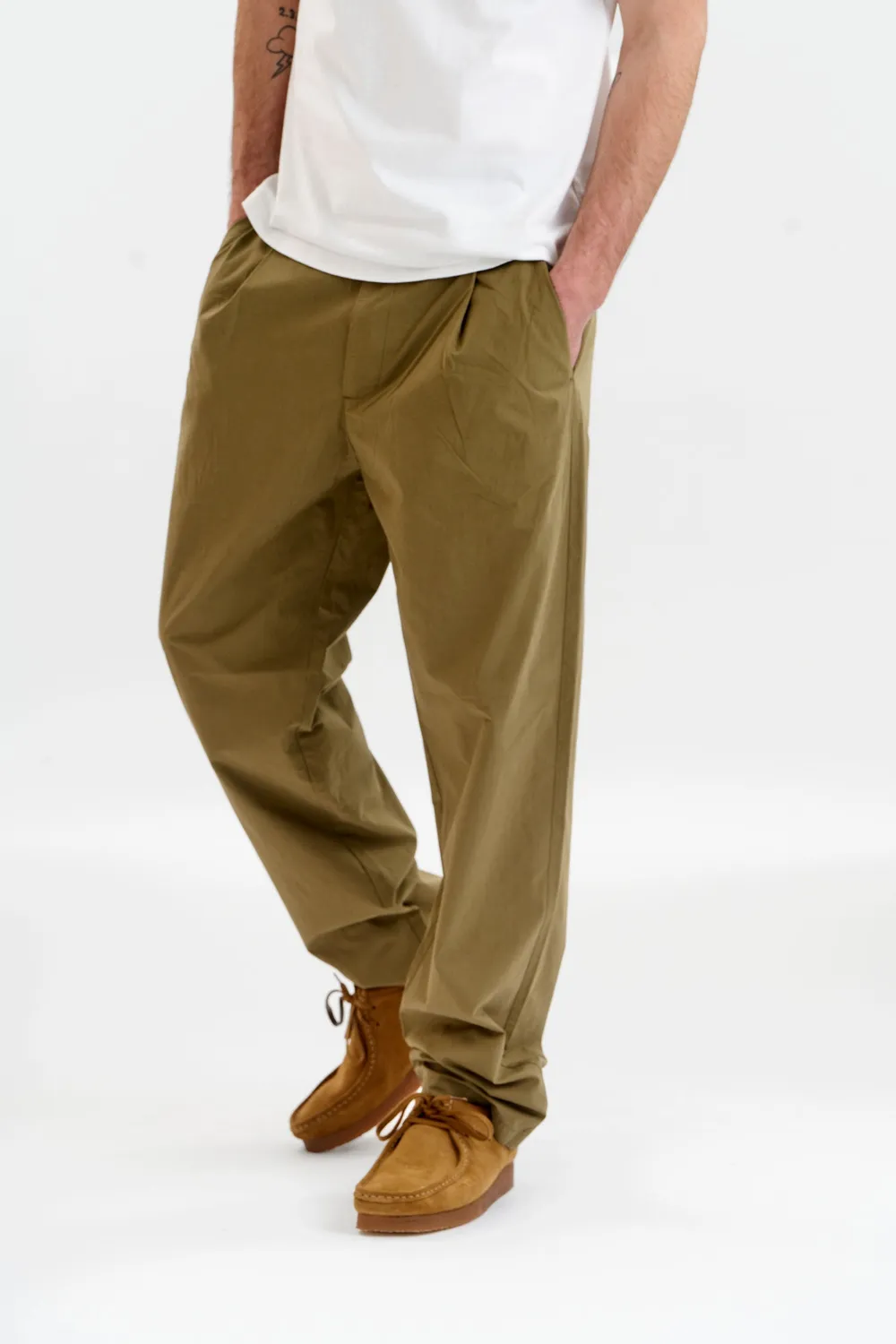KOMODO BOWIE Hose Olive Bio-Baumwolle locker