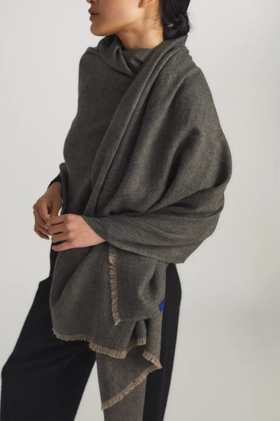 Oyuna Saan Wrap Charcoal Taupe Fischgrät