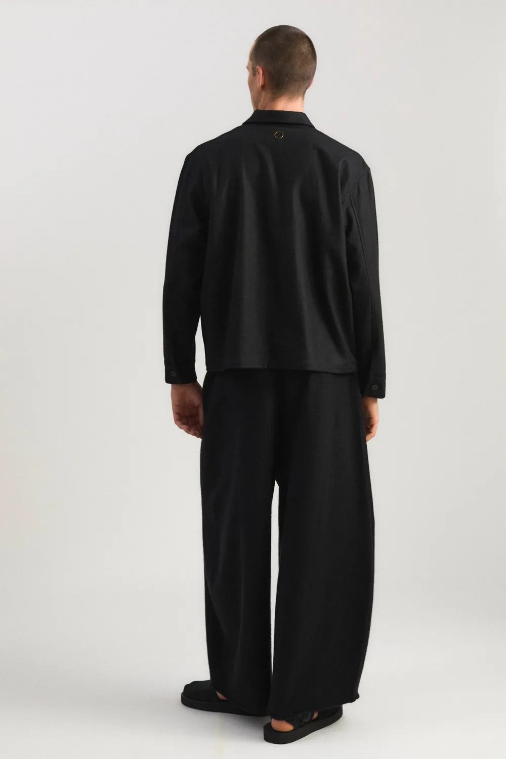 Oyuna Taru Hemdjacke Nero aus Kaschmir