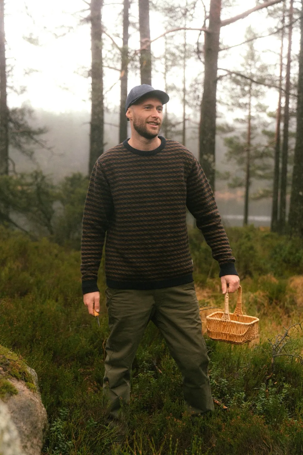 LAKOR Faroese Fisher Knit Navy Brown Wollpullover