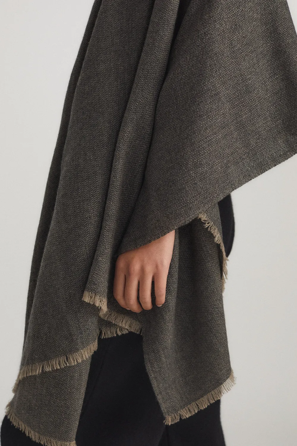 Oyuna Saan Wrap Charcoal Taupe Fischgrät