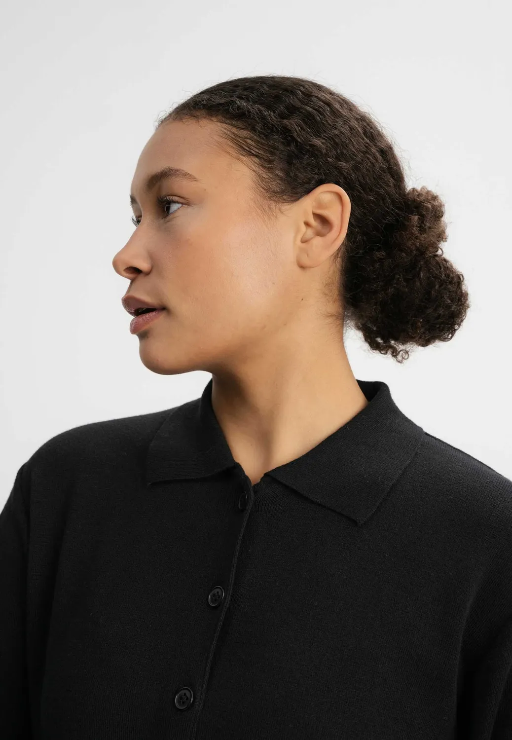 MELA ULUPI Feinstrick Cardigan schwarz Bio-Baumwolle