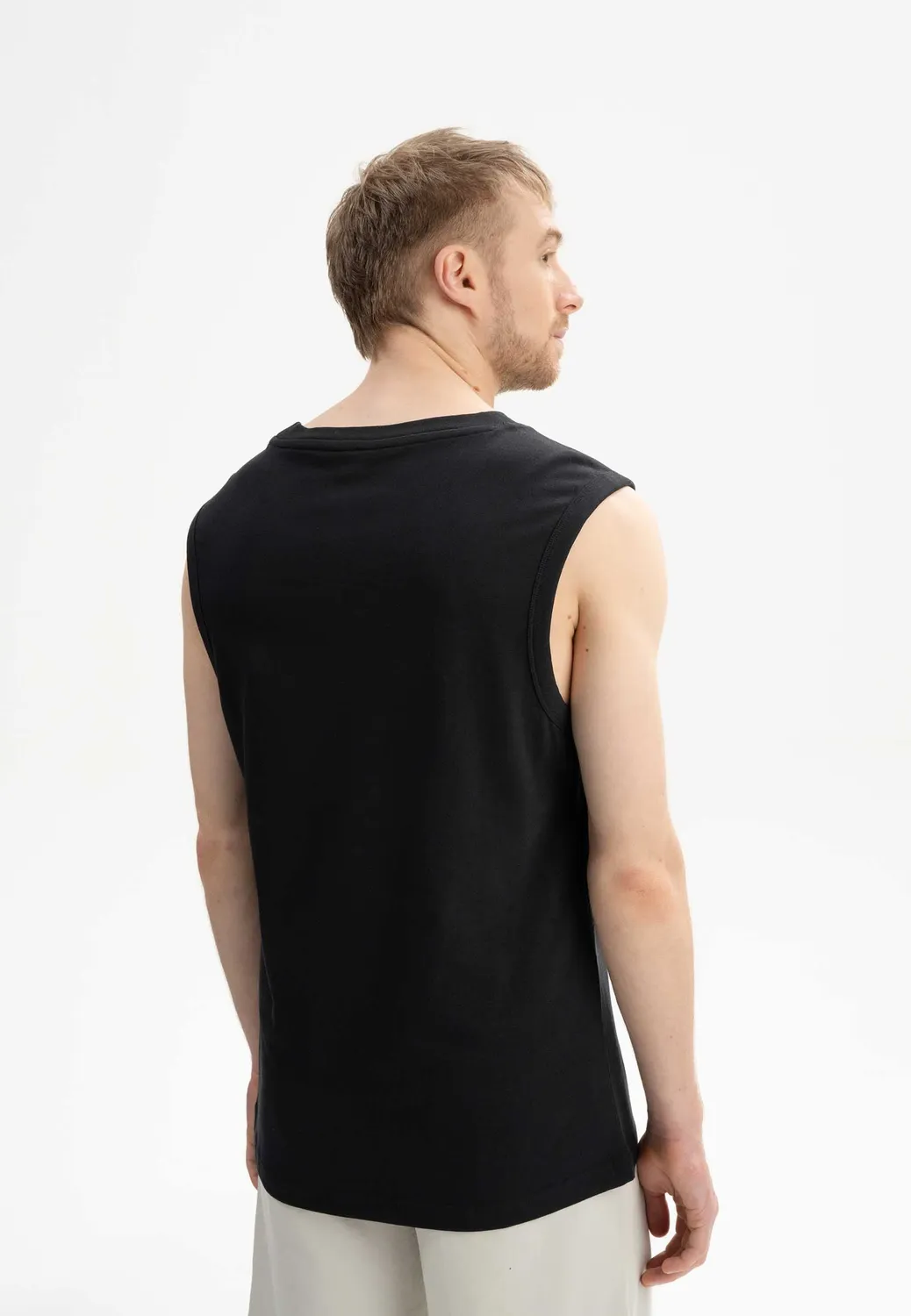 MELA SUJAY Tanktop schwarz aus Bio-Baumwolle
