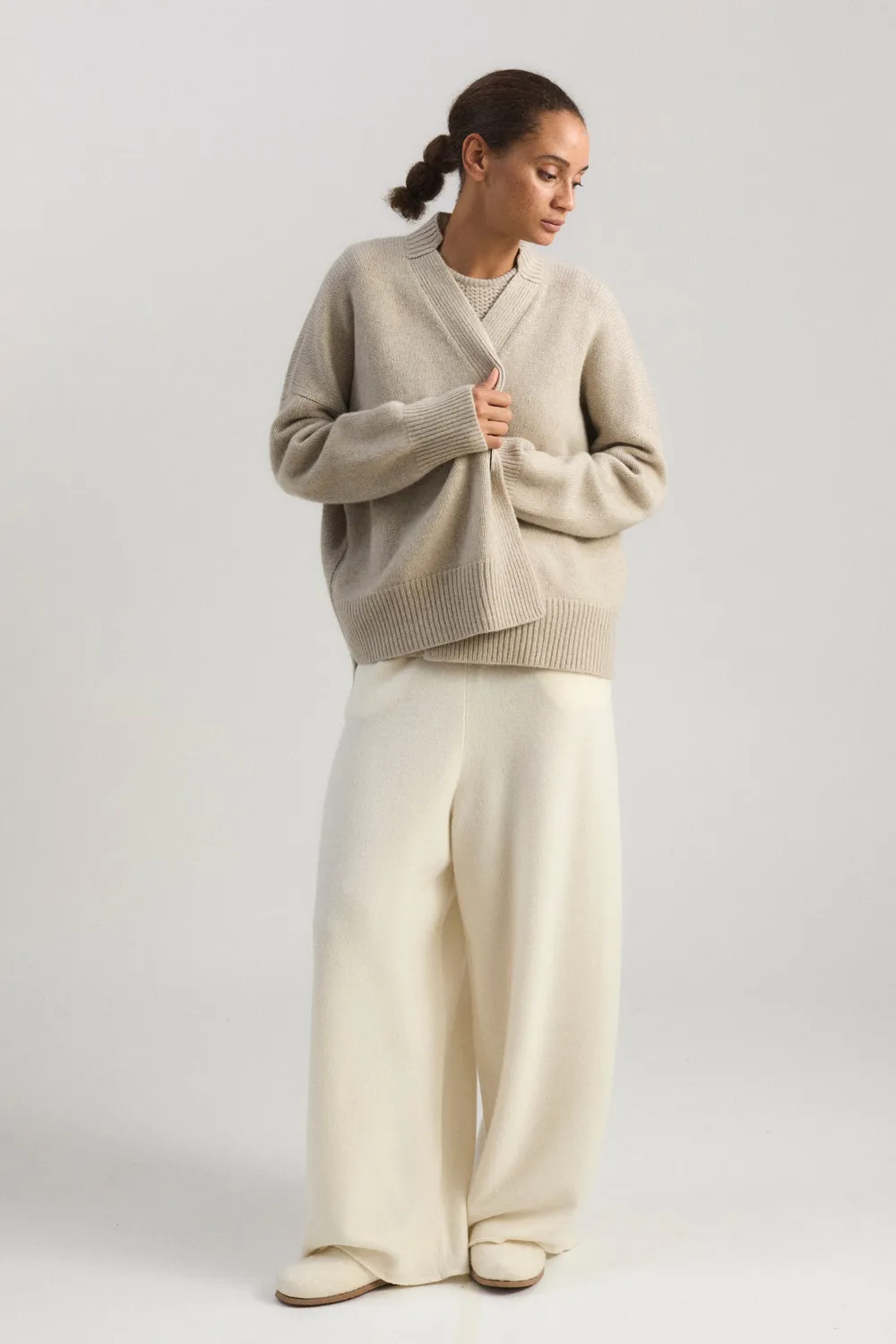 Oyuna Aire Cardigan Feather Grobstrick