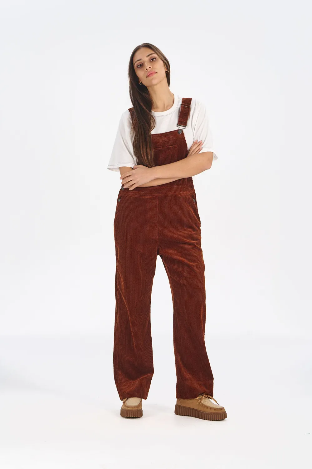 KOMODO LENI Latzhose Chestnut Cord Bio-Baumwolle