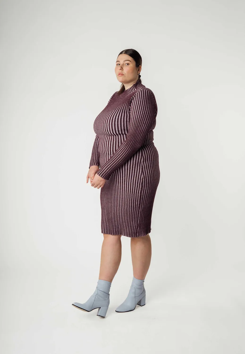 MELA SHIVANI Rippstrickkleid dunkelbraun Bio-Baumwolle
