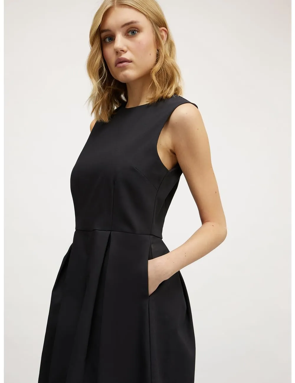 Motivi Kurzes Kleid mit Faltenrock Kellerfalten
