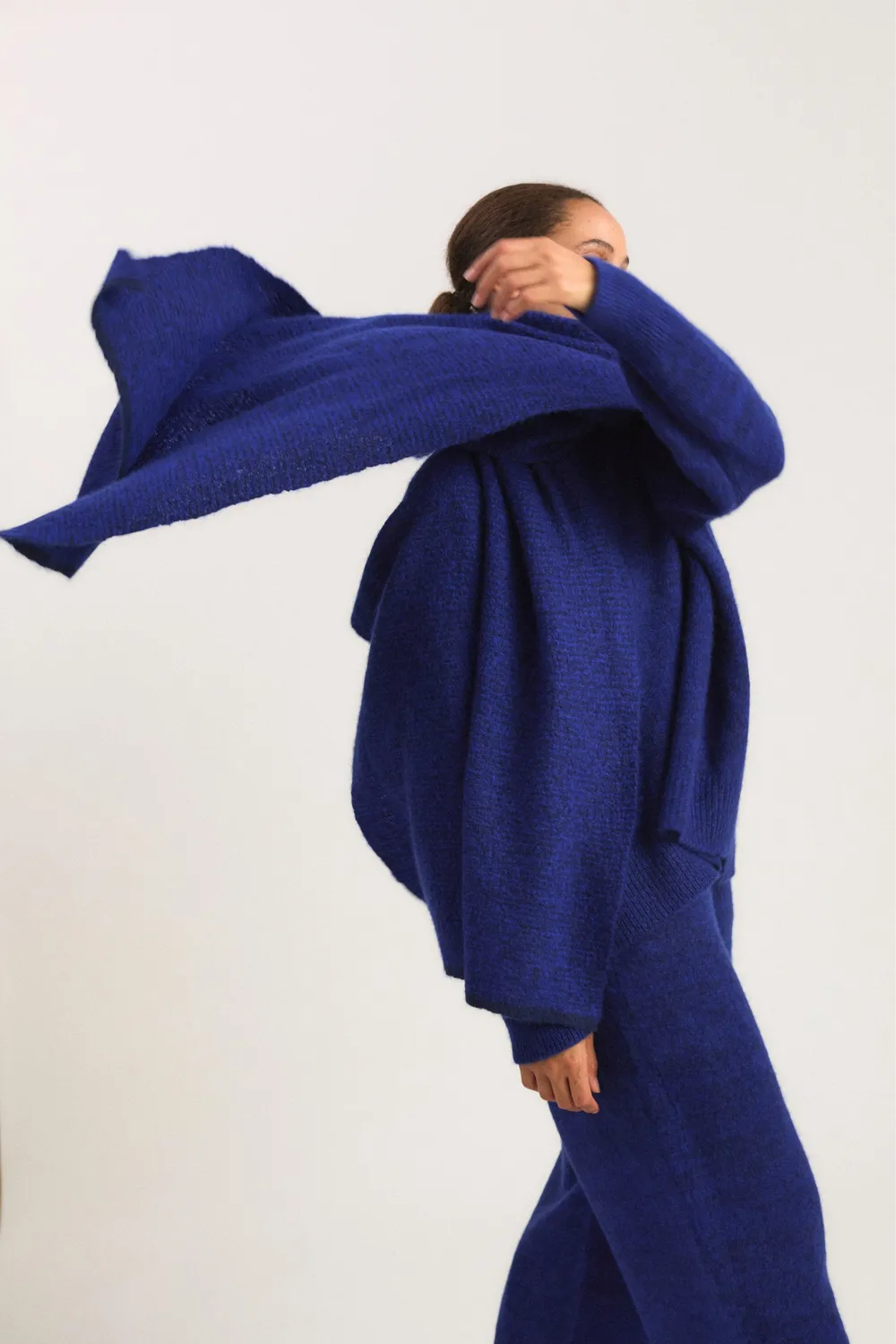 Oyuna Duara Schal Marine Cobalt Cashmere-Seide