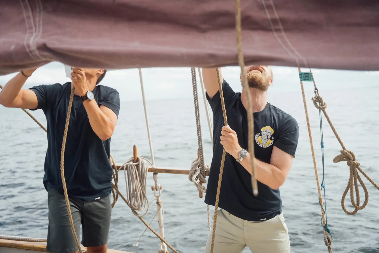 LAKOR Serious Sailor T-Shirt Blueberry Bio-Baumwolle