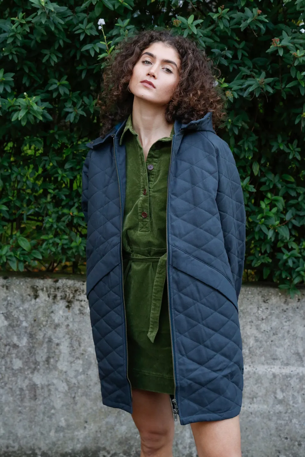 KOMODO DANIELLA Mantel Ivy Green Bio-Baumwolle gesteppt