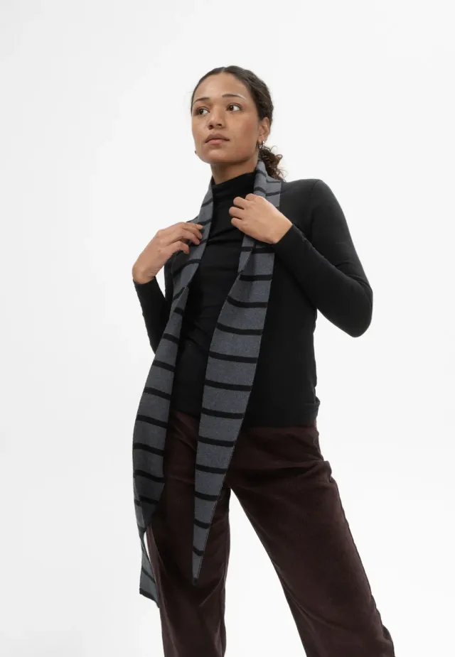 MELA BANHI Strickschal schwarz aus Bio-Baumwolle