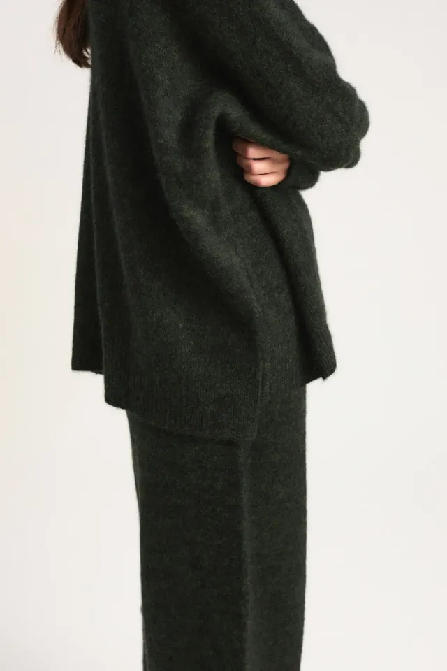 Oyuna Mori Pullover Pine Jet kurz geschnitten