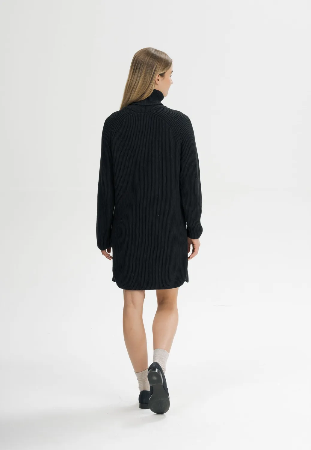 MELA ARUNIKA Strickkleid schwarz aus Bio-Baumwolle