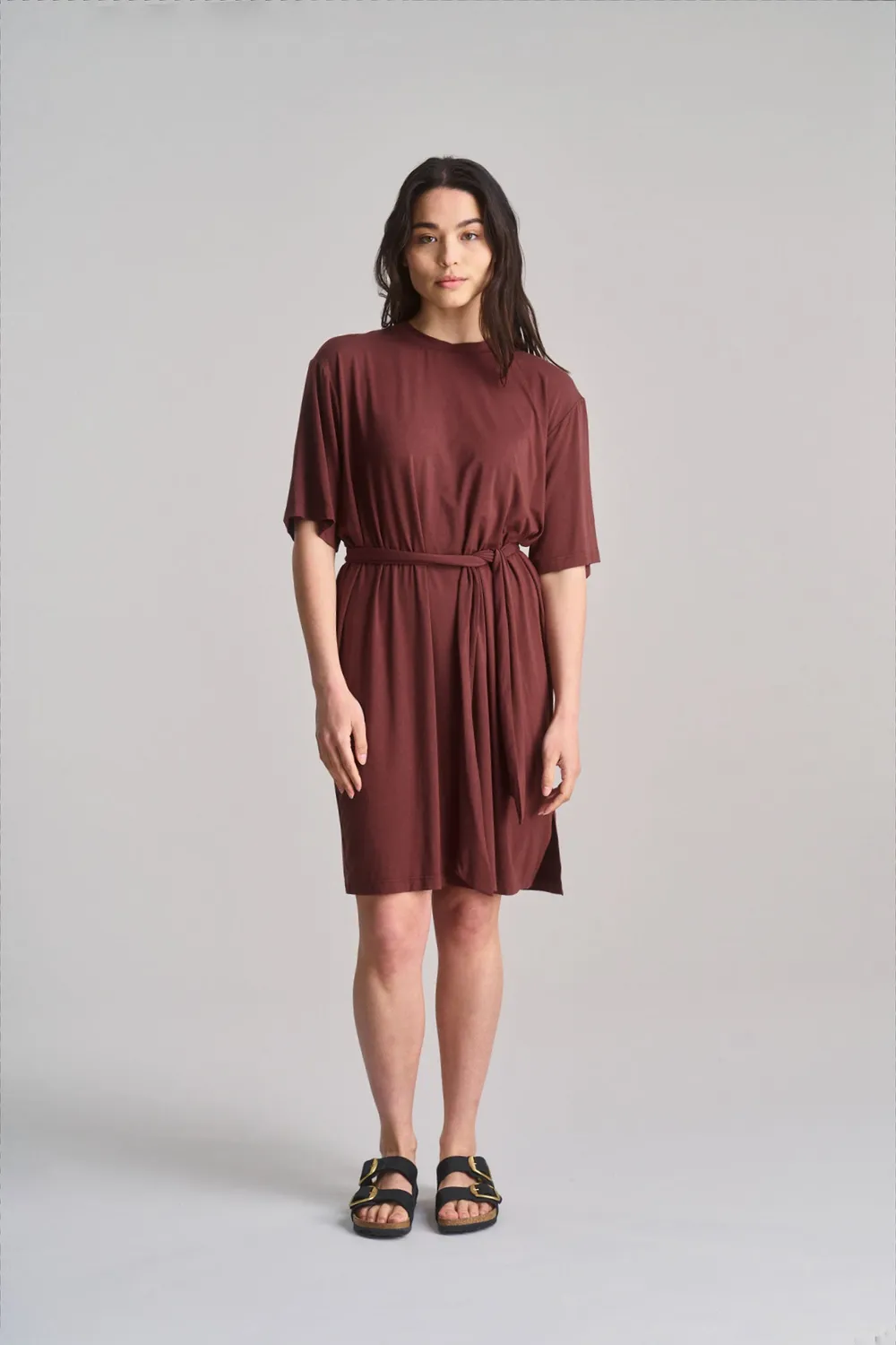 KOMODO SADIE Kleid Schoko Modal mit Gürtel