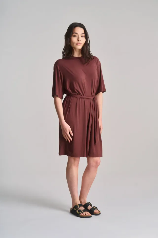 KOMODO SADIE Kleid Schoko Modal mit Gürtel