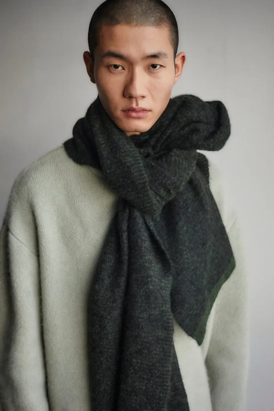 Oyuna Duara Schal Pine Jet Seide Cashmere