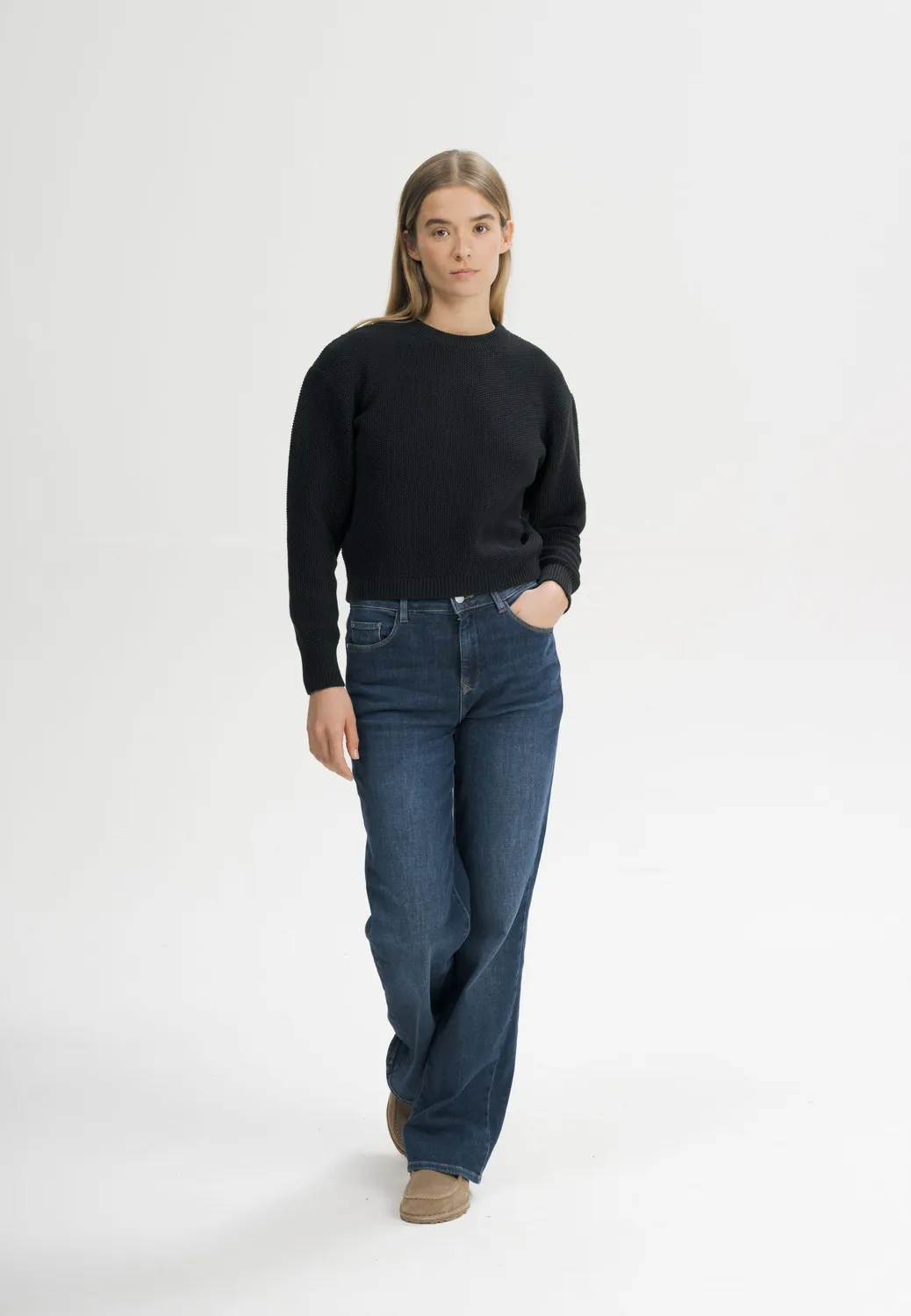 MELA SURIYA Strickpullover schwarz aus Bio-Baumwolle