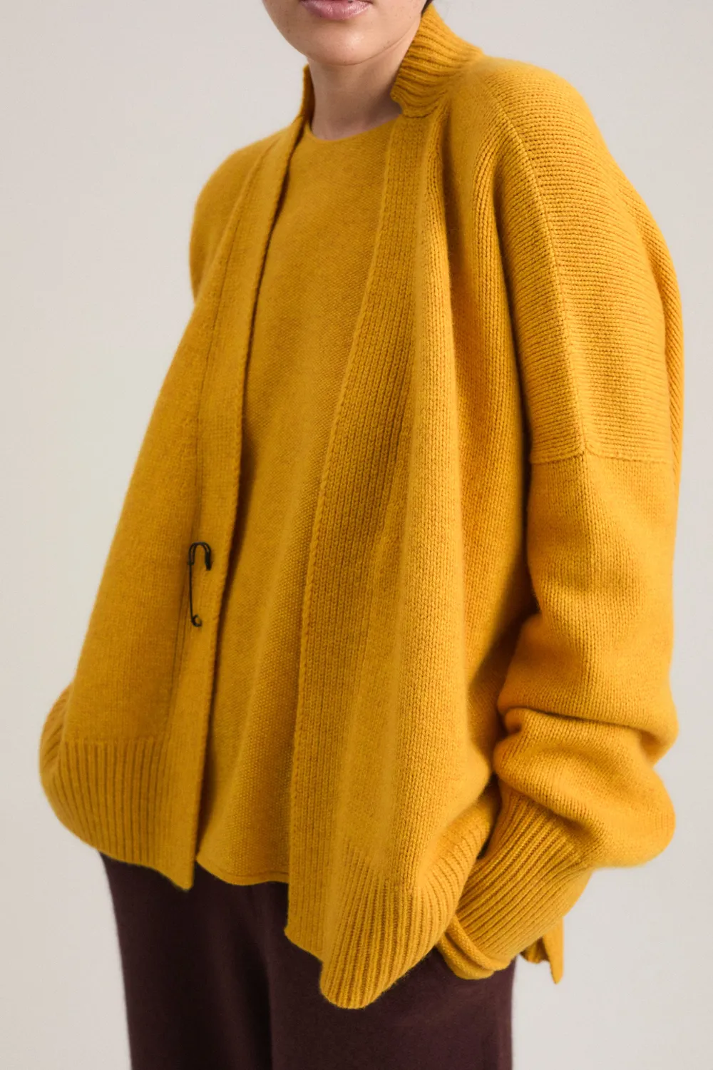 Oyuna Aire Cardigan Amber offen