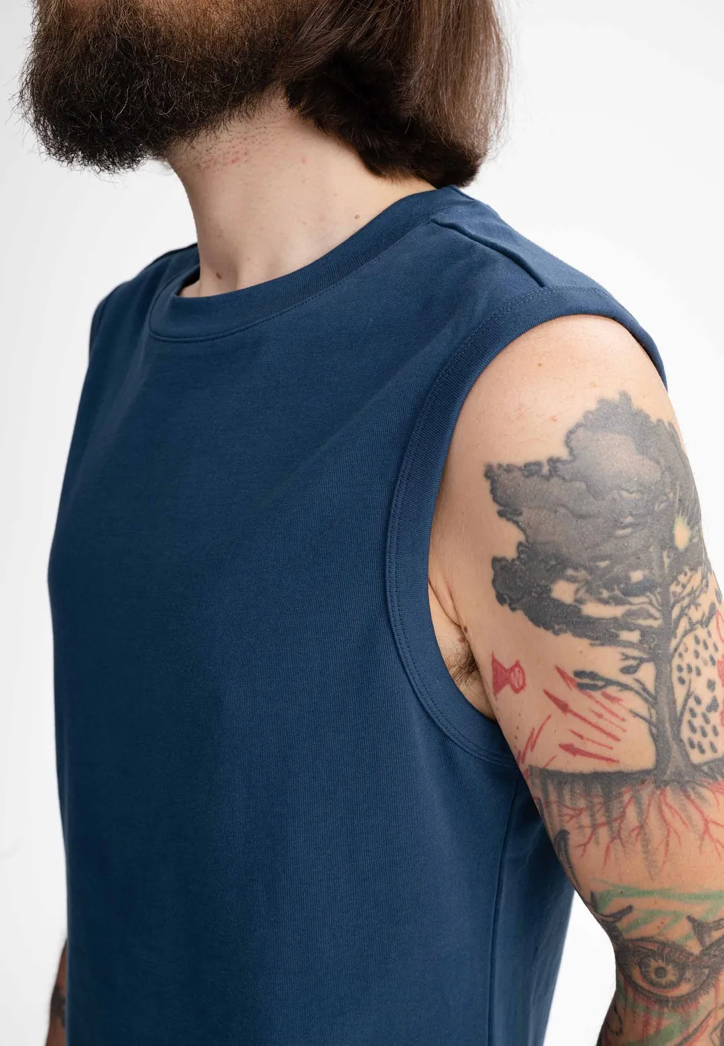 MELA SUJAY Tanktop schwarz aus Bio-Baumwolle