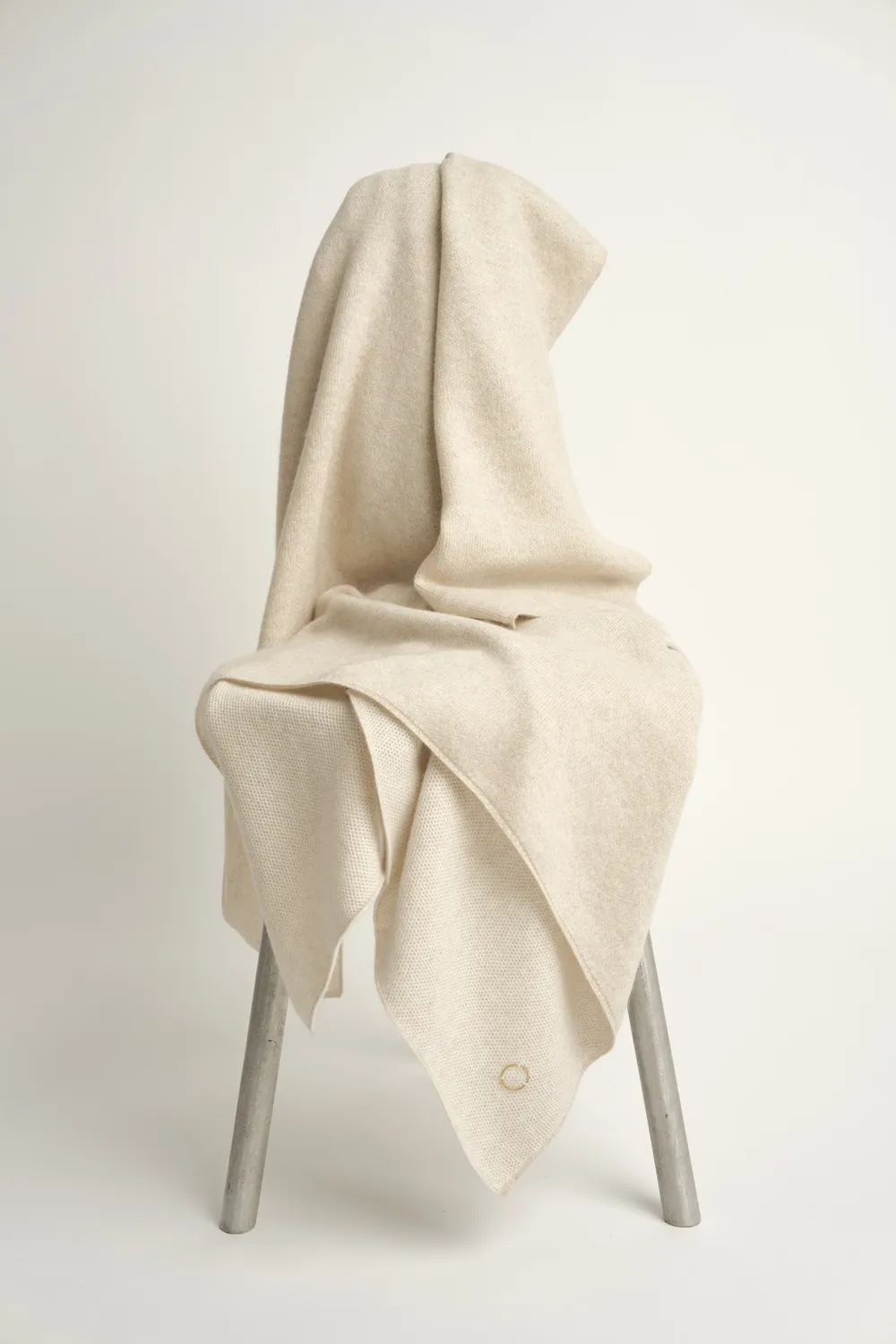 Oyuna Mandu Travel Throw Decke Feather Ivory