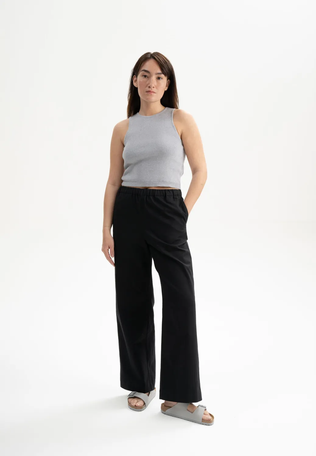 MELA TURVI Crêpe Hose schwarz Bio-Baumwolle Mid-Waist