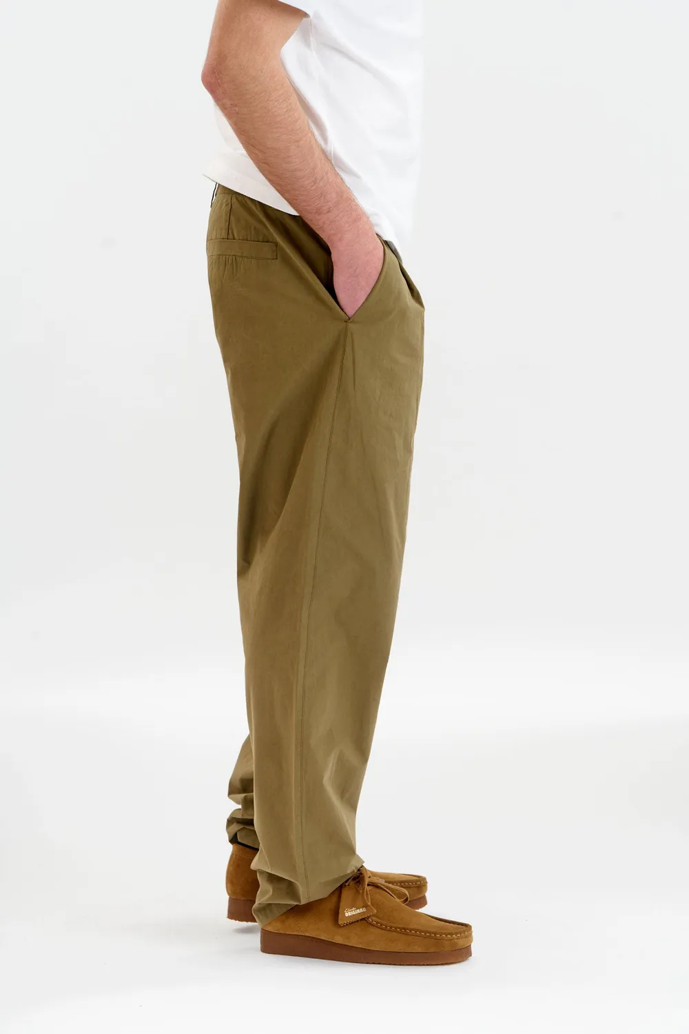 KOMODO BOWIE Hose Olive Bio-Baumwolle locker