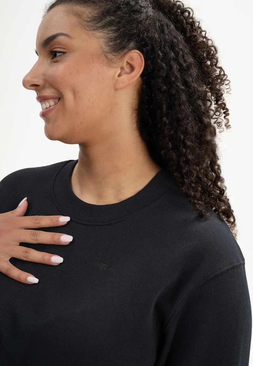 MELA RATI Sweatshirt schwarz Bio-Baumwolle Rundhals