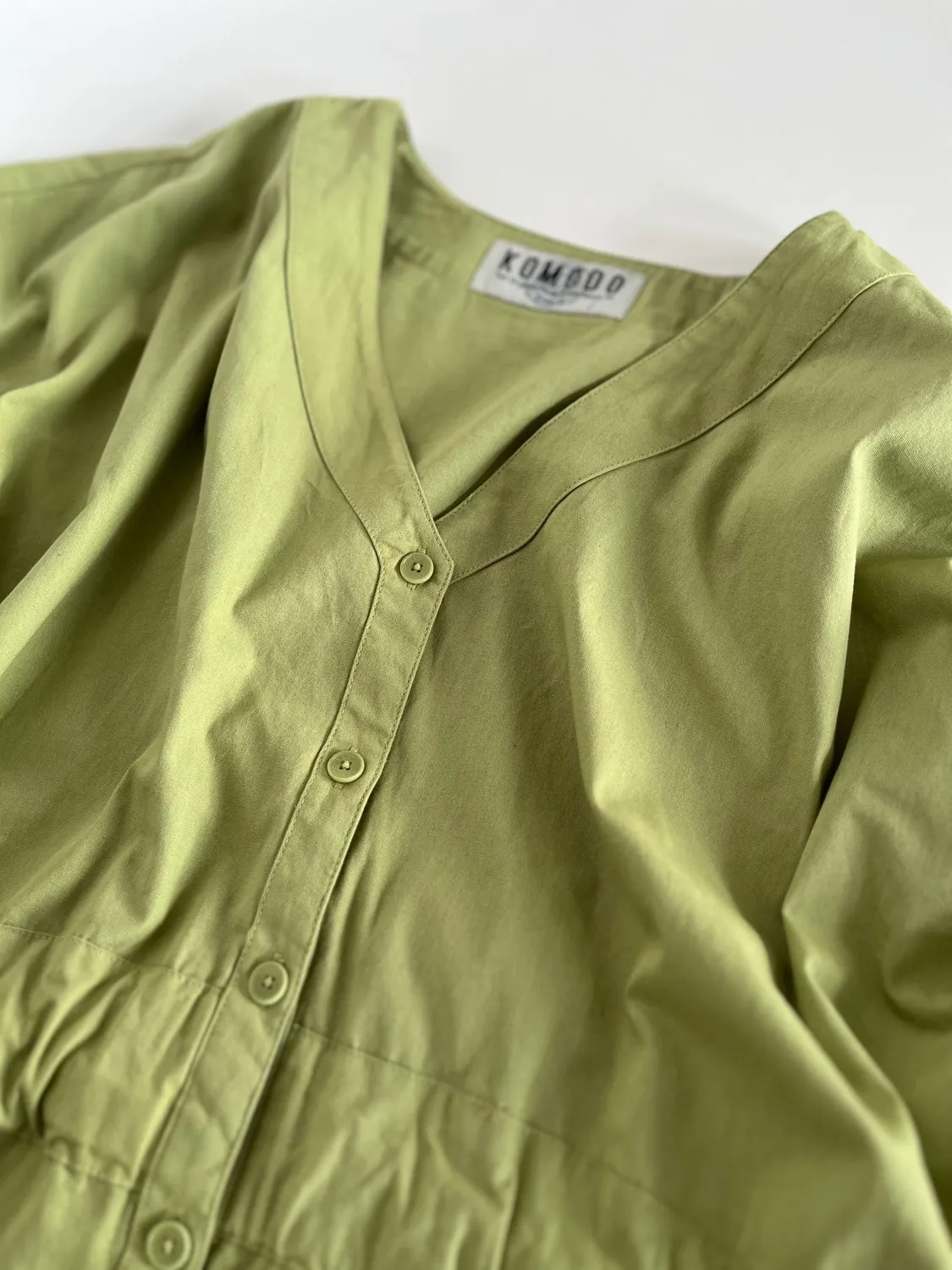 KOMODO DUSK Kleid Sage Bio-Baumwolle Taschen